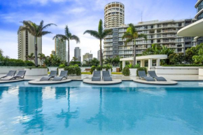 LUXURY HIGH FLOOR 3 Bedroom Unit with OCEAN Views - Q Stay